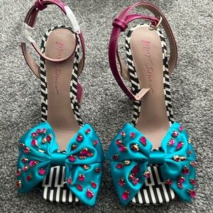 BETSY JOHNSON LOISE BOW HEEL DRESS SANDALS WOMEN'S SHOES IN BRIGHT MULTI